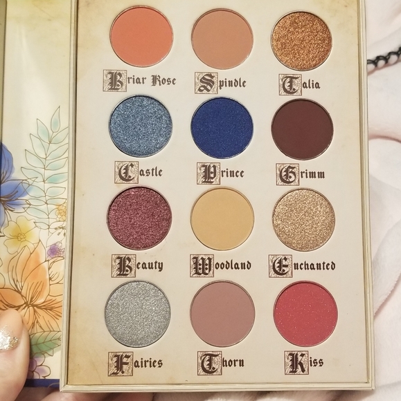 Storybook Cosmetics - Little Briar Rose Eyeshadow - Picture 2 of 5